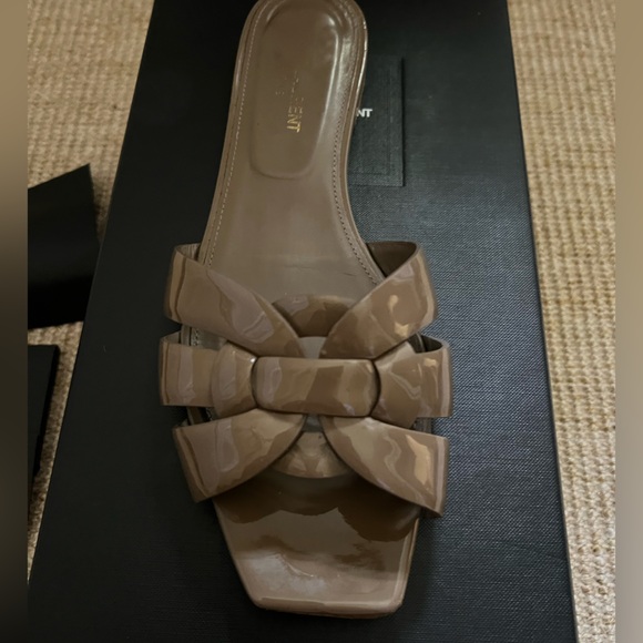 YSL YVES SAINT LAURENT flat sandal tribute in mushroom patent leather rare color - Picture 2 of 4